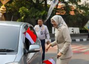 Pemkab Purwakarta Bagi-bagi Bendera merah putih kepada warga
