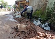 Renovasi Saluran Drainase Jalan Desa Cijantung, Purwakarta, Dilakukan untuk Mencegah Genangan Air