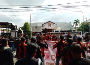 Ratusan Demonstran Tuntut Transparansi Hukum di Purwakarta