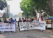 Aktivis Anak Bangsa dan LAKRI Gelar Unjuk Rasa di Depan Kampus UPI Bandung, Soroti Dugaan KKN