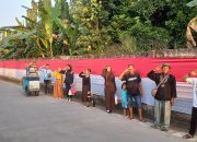 Sambut HUT ke-80 RI, Warga Sukarata Bentangkan Bendera 100 Meter